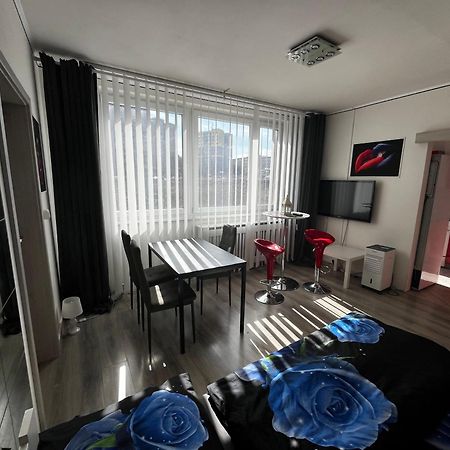 Monfas Apartment Barrandov Prague Luaran gambar